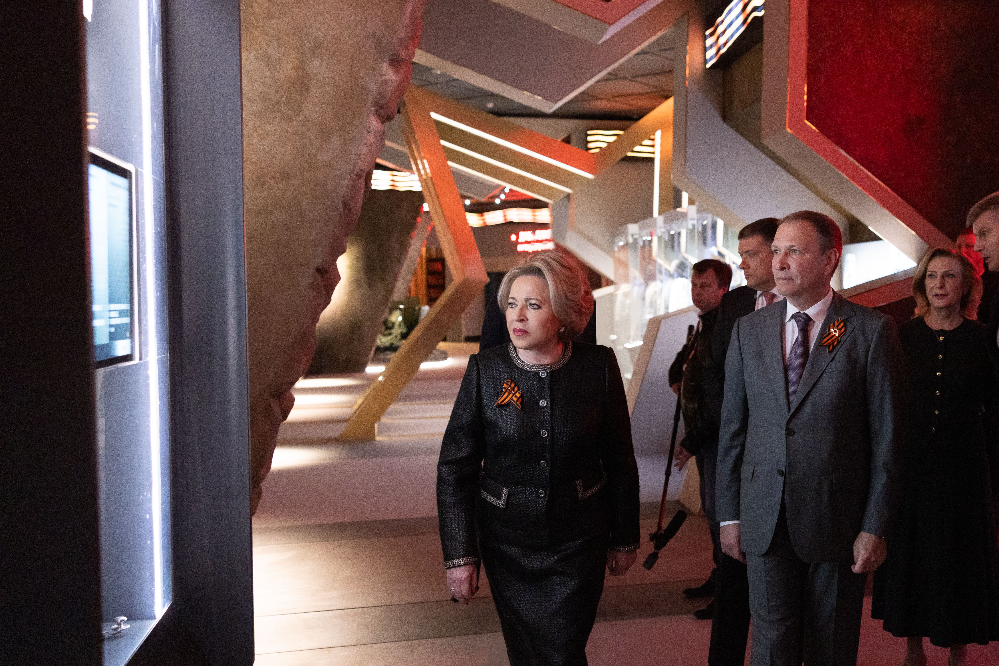 Настя Самбурскаямен жыныстық қатынасты қараңыз