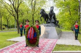 Гостья из Монголии почтила память деда в Музее Победы