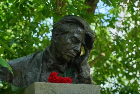 Память выдающихся деятелей искусства почтили