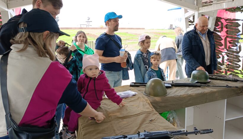 Историческое оружие увидели посетители Парка Победы
