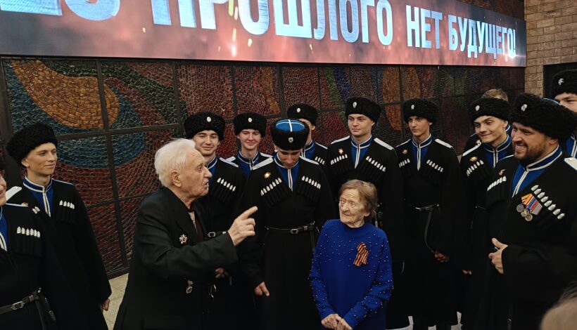 Участники парада на Красной площади посетили Музей Победы 