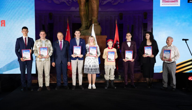 Авторов рассказов о героях наградили в Музее Победы