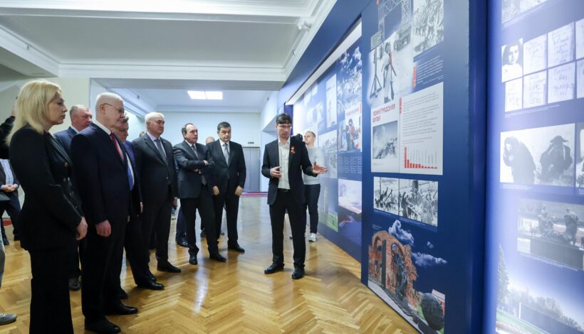 Выставку в честь Победы открыли в Госдуме России