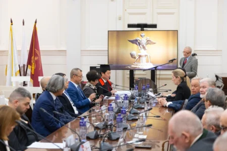Китайские художники увидели картины Победы