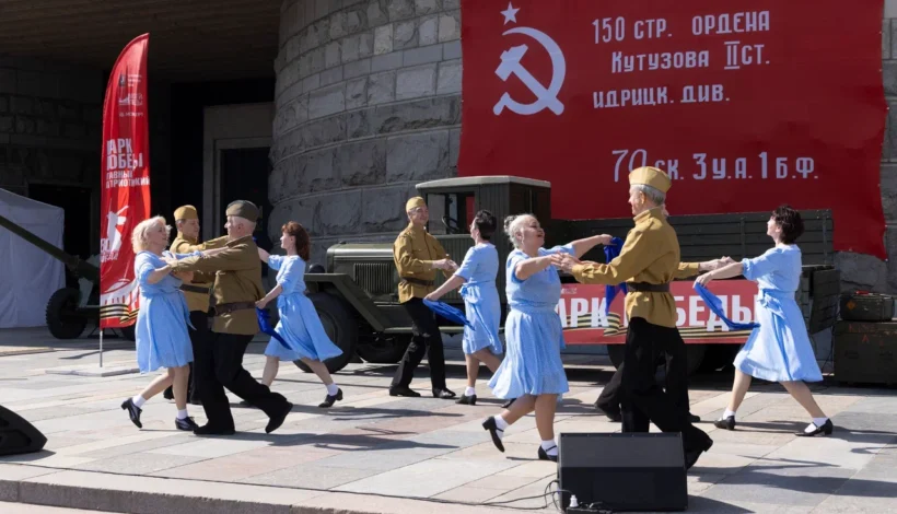 Атмосферу 1940-х воссоздали в Парке Победы