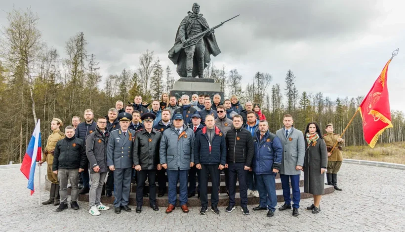 Дорожники почтили память красноармейцев