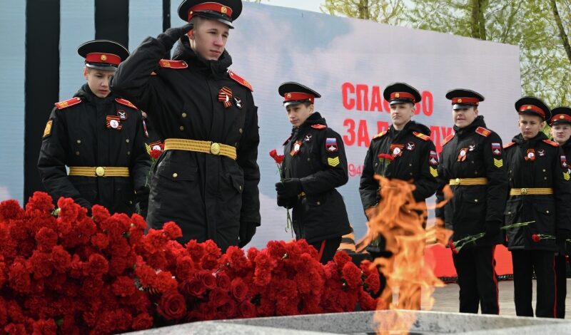 80 мемориалов зажгли огонь Победы