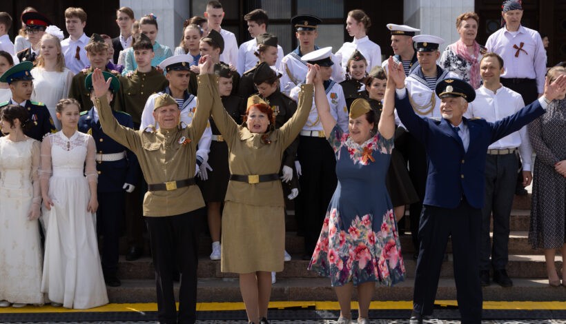 Победный танец исполнили пары