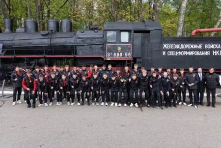 Юные футболисты почтили память железнодорожников