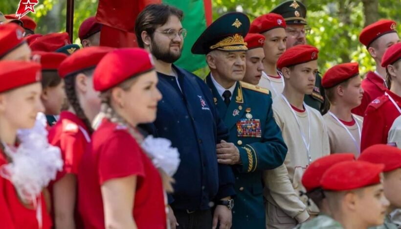 Юнармейцы взяли равнение на героев
