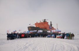 Героев встретили на Северном полюсе