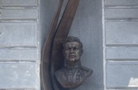 Легенде авиации посвятили мемориал