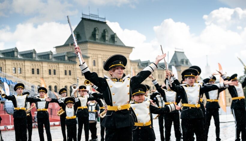 Дети наполнили музыкой столицу России