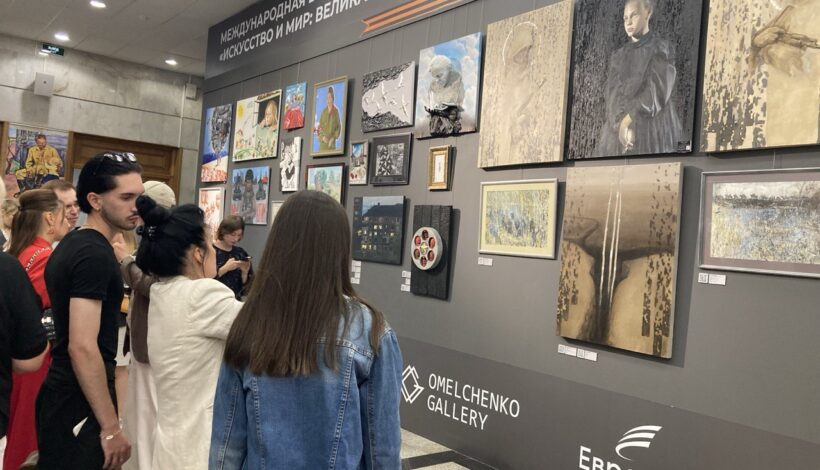 Работы художников из 13 стран представили в Музее Победы 