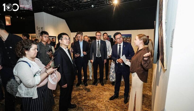 Любовь к людям и искусству сплотила художников стран