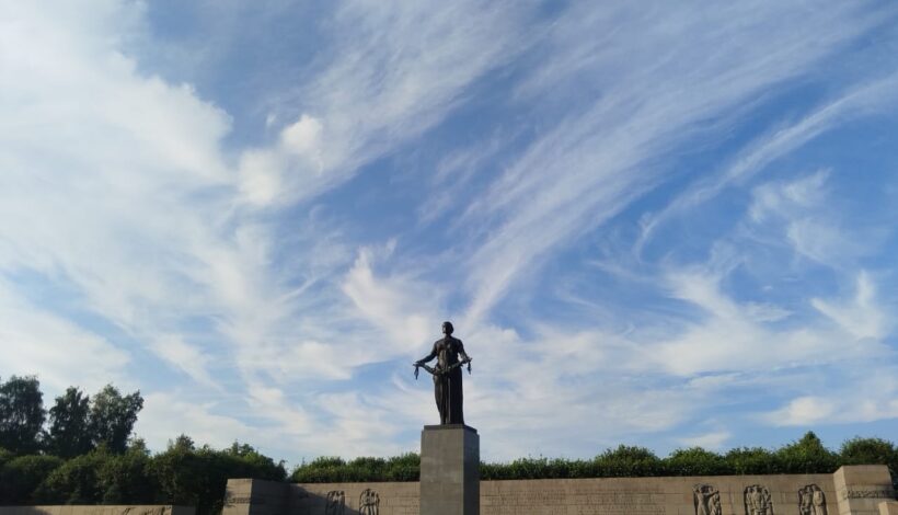 Придем с детьми на Пискаревку