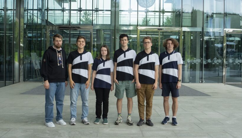 Юные программисты прославили страну