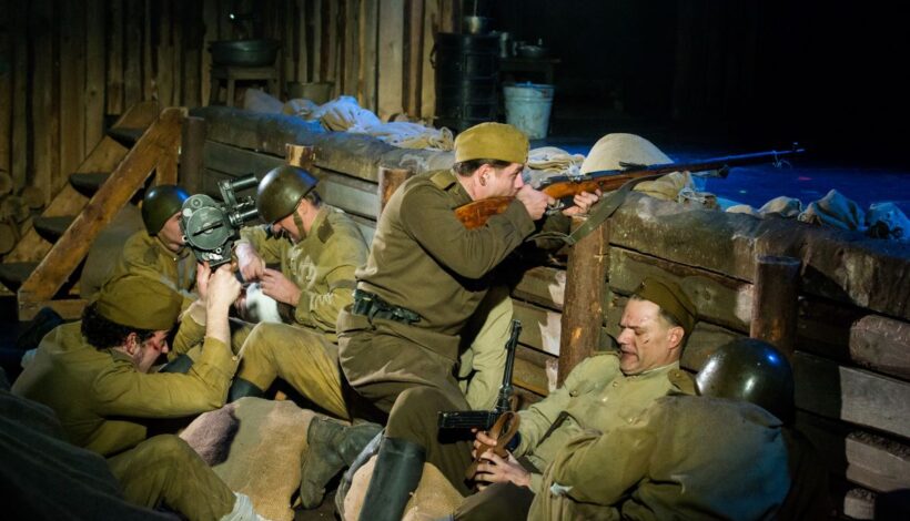 Историю солдата рассказали в спектакле