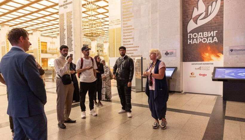 Туристы из Омана посетили Музей Победы по проекту «Навигатор Победы»