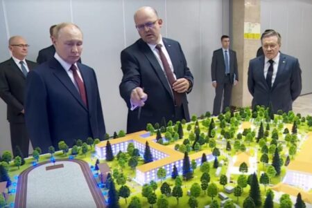 Президенту представили «Уральский атом»