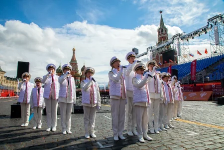 Юные артисты покорили Красную площадь