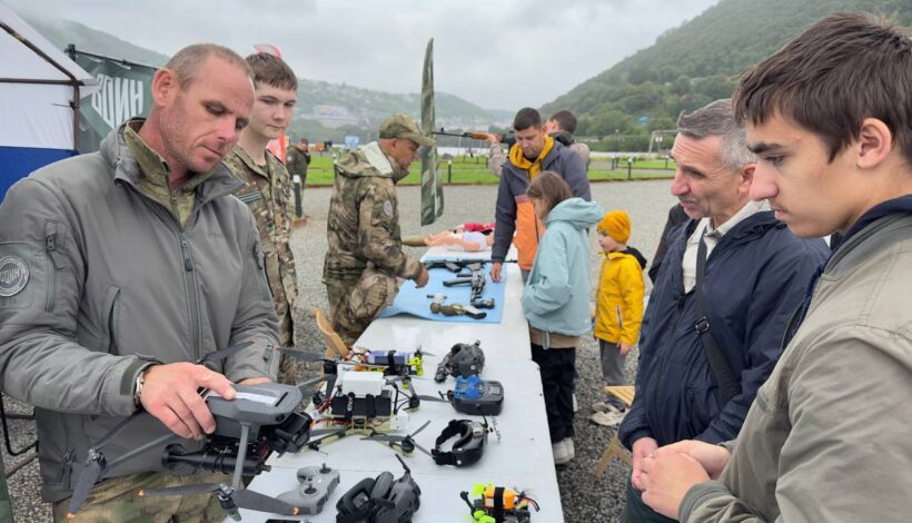 Центр «Воин» обучил управлению беспилотниками