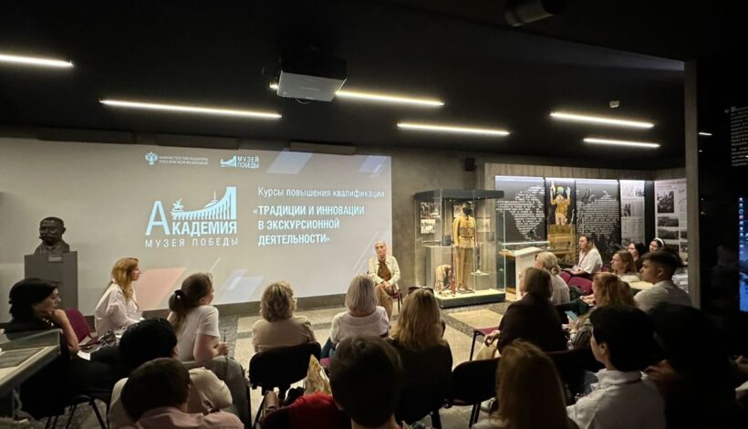 Экскурсоводы встретились с дочерью великого полководца