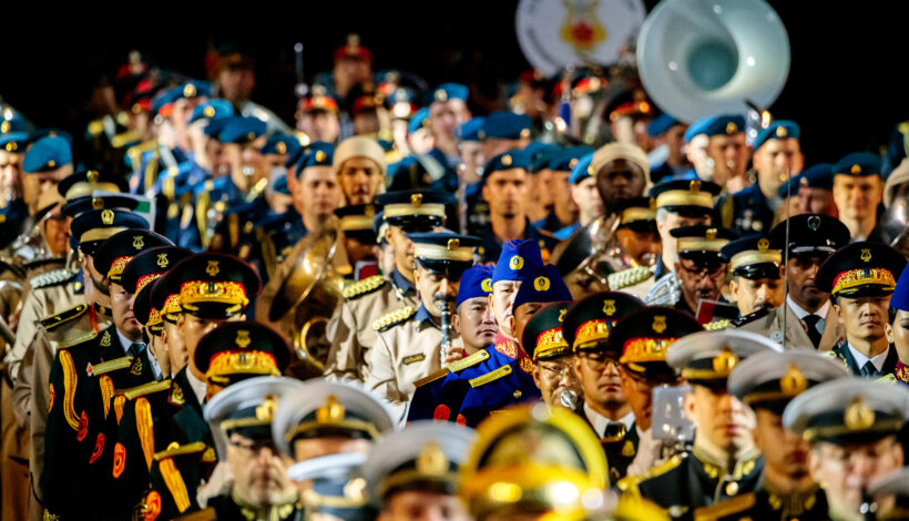 Попурри из военных песен исполнили на Красной площади