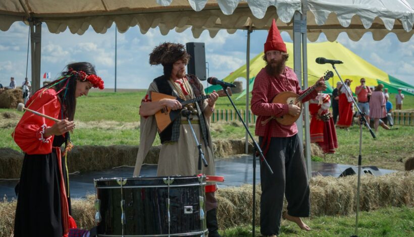 Лето проводили в народных традициях