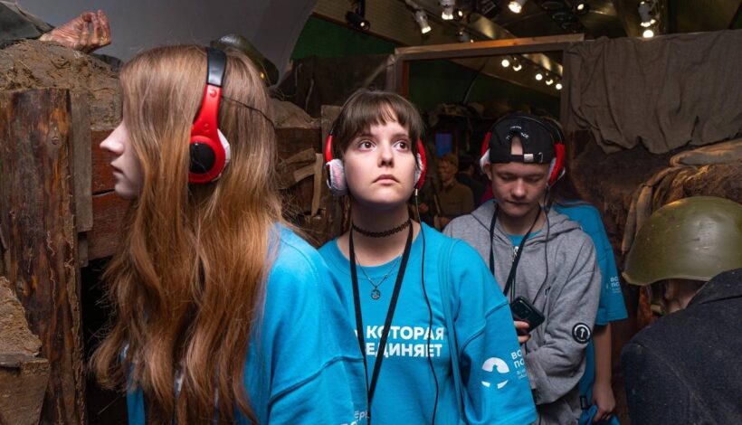 Передвижной музей погрузил в историю