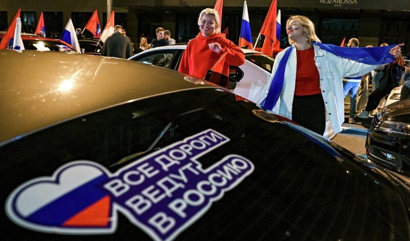 Россиян поздравили из космоса