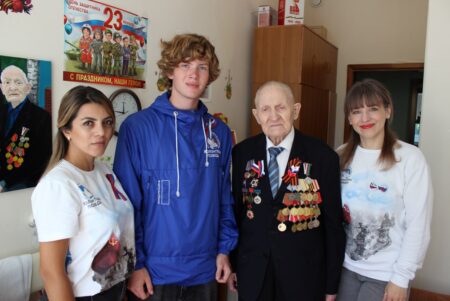100-летний участник Курской битвы принял гостей