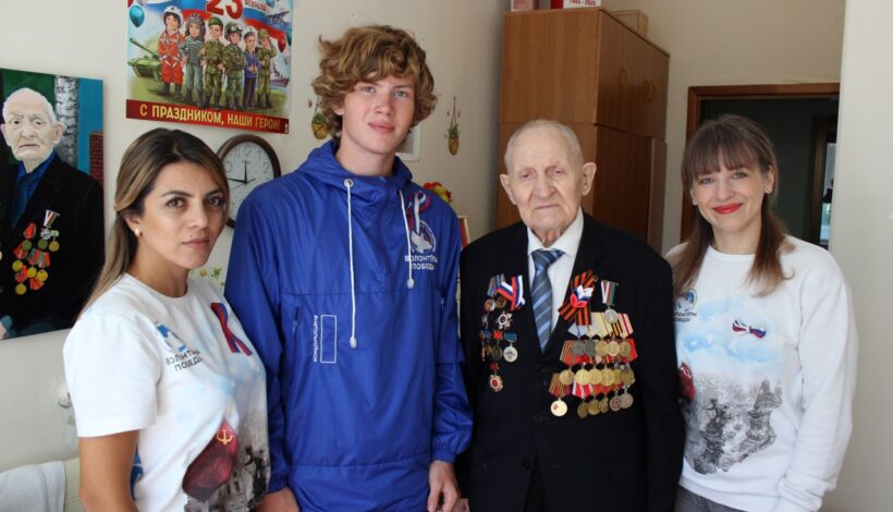 100-летний участник Курской битвы принял гостей