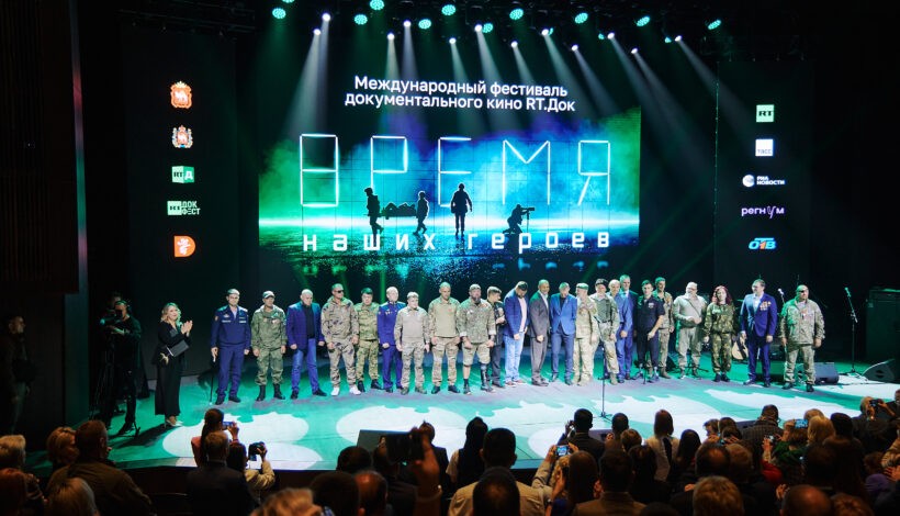 Зрителям показали картины с передовой