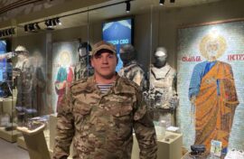 Экскурсовод стал защитником