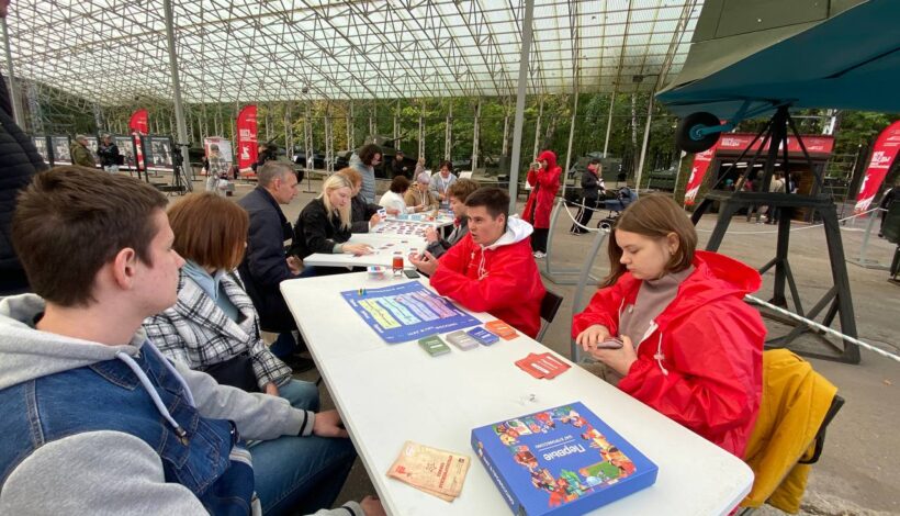 Первые увлекли посетителей настольными играми