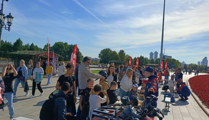 Тысячи горожан и гостей Москвы посетили «Парк Победы»