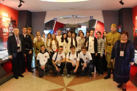 Юные историки защищают проекты и посещают музеи