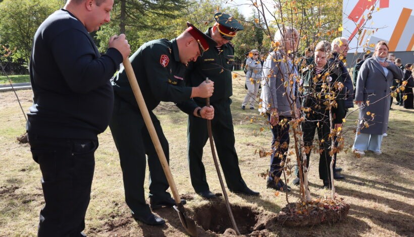 Росгвардейцы позаботились о сохранении памяти и экологии
