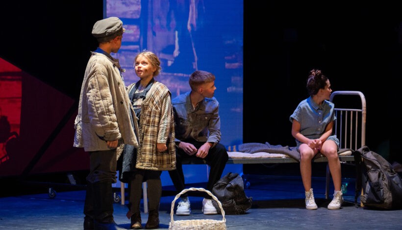 Школьники и их наставники создали спектакль о Победе