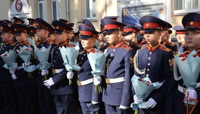 Кадеты принимают поздравления с Днем знаний