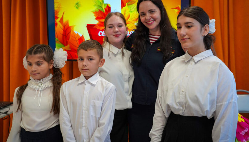 Росгвардейцы поздравили детей