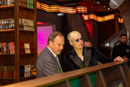 Певец Shaman посетил Музей Победы