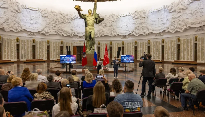 Школьники открыли выставку о защитниках Москвы