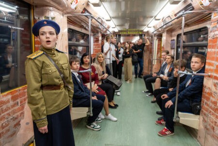 Музей Победы проводит экскурсии для пассажиров метро