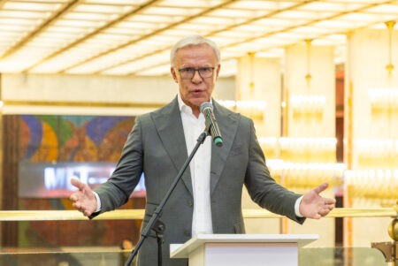 Вячеслав Фетисов положительно оценил новую выставку в Музее Победы