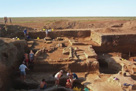 Выставку об археологических экспедициях увидели эксперты