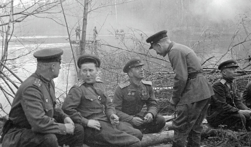 Фронтовику и легендарному железнодорожнику посвятили памятник