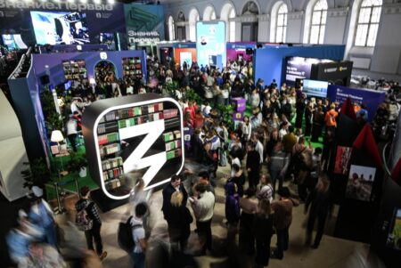 Тысячи студентов стали слушателями лектория «Знания»