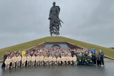 Студенты поклонились советским солдатам